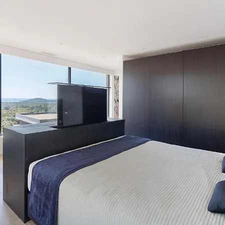 Villa Style Sea Views Pool Sleeps 12 *
