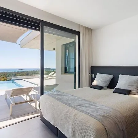 Villa Style Sea Views Pool Sleeps 12
