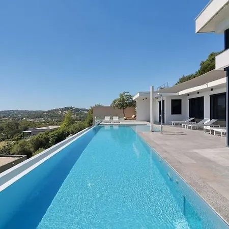 Villa Style Sea Views Pool Sleeps 12 *