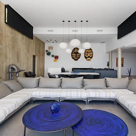 Villa Style Sea Views Pool Sleeps 12 *